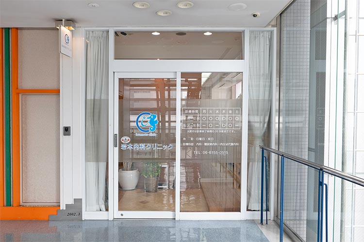 クリニックのエントランスはこちら