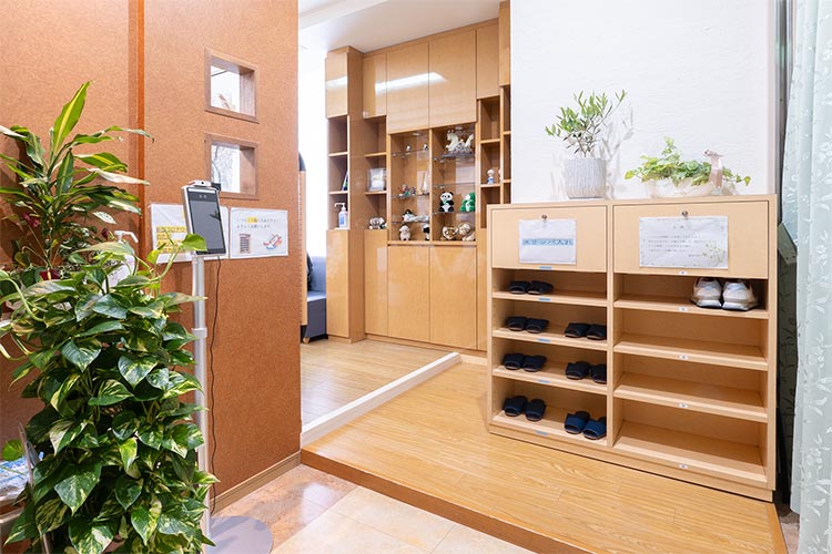 スリッパに履き替えてお入りください